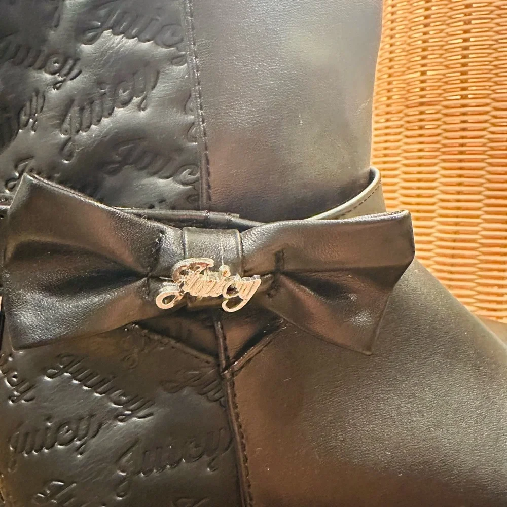 Juicy Couture - Girls Boots Black Zip Up 12” Tall Bow & Logo Size 5